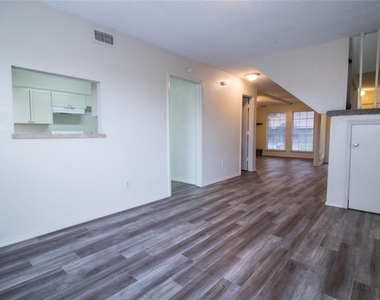 2203 Chase Court - Photo Thumbnail 2