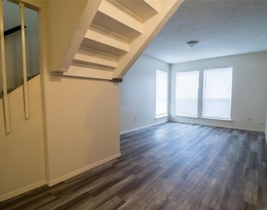 2203 Chase Court - Photo Thumbnail 6