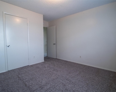 2203 Chase Court - Photo Thumbnail 9