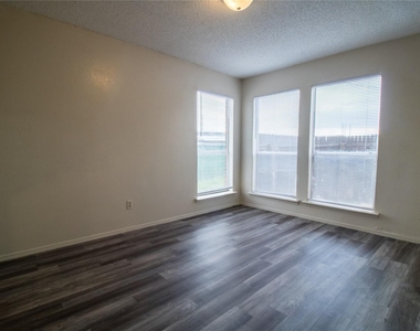 2203 Chase Court - Photo Thumbnail 5
