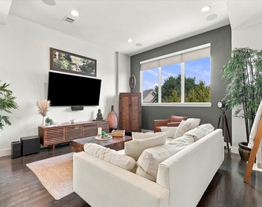7846 Verona Place - Photo Thumbnail 8