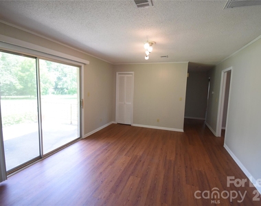 4099 Shenandoah Drive Sw - Photo Thumbnail 5