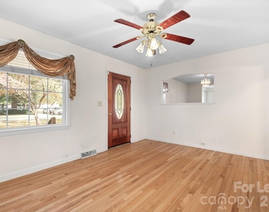 35 Sumner Avenue Nw - Photo Thumbnail 6
