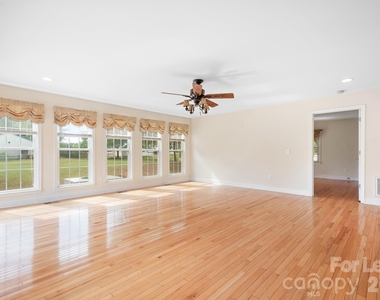 35 Sumner Avenue Nw - Photo Thumbnail 7