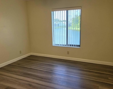 1002 Green Pine Boulevard - Photo Thumbnail 10