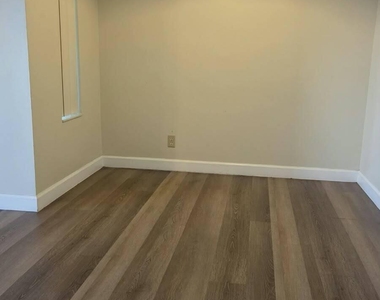 1002 Green Pine Boulevard - Photo Thumbnail 16