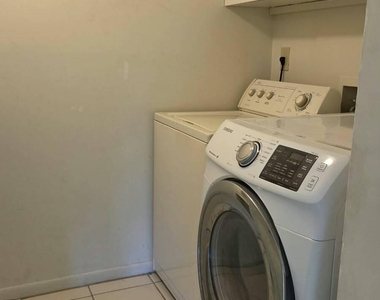1002 Green Pine Boulevard - Photo Thumbnail 9