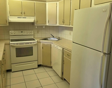 1002 Green Pine Boulevard - Photo Thumbnail 8