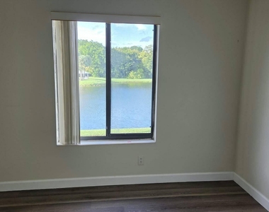 1002 Green Pine Boulevard - Photo Thumbnail 11