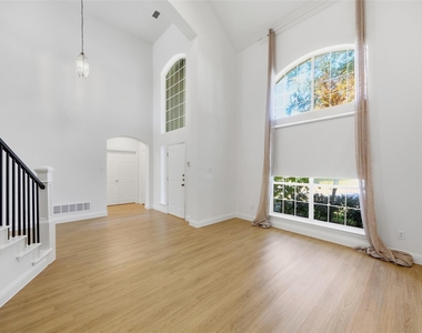 1431 Constellation Drive - Photo Thumbnail 3