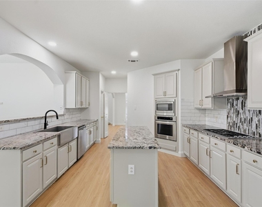 1431 Constellation Drive - Photo Thumbnail 11