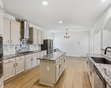 1431 Constellation Drive - Photo Thumbnail 7