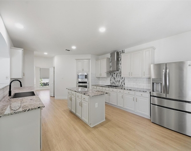 1431 Constellation Drive - Photo Thumbnail 10