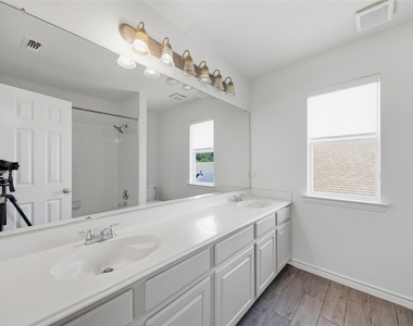 1431 Constellation Drive - Photo Thumbnail 32