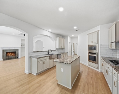 1431 Constellation Drive - Photo Thumbnail 9
