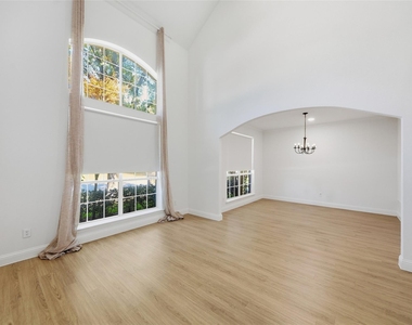 1431 Constellation Drive - Photo Thumbnail 2