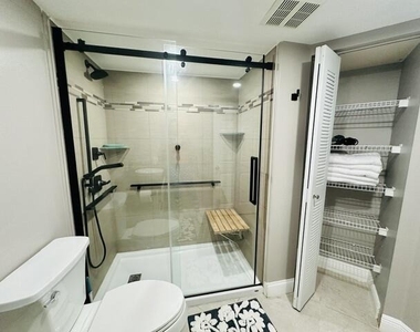 902 Villa Circle - Photo Thumbnail 2
