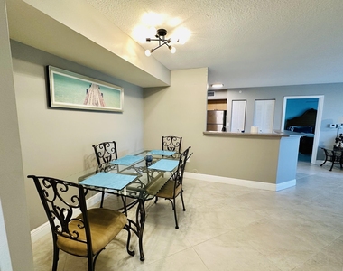 902 Villa Circle - Photo Thumbnail 19