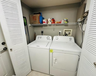 902 Villa Circle - Photo Thumbnail 8