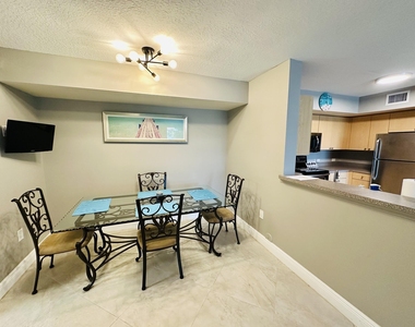 902 Villa Circle - Photo Thumbnail 18