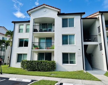 902 Villa Circle - Photo Thumbnail 24