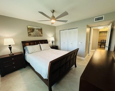 902 Villa Circle - Photo Thumbnail 21