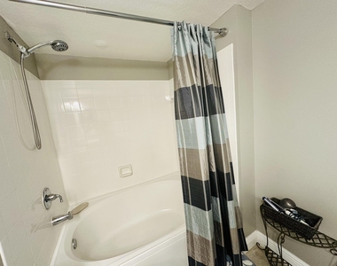 902 Villa Circle - Photo Thumbnail 13