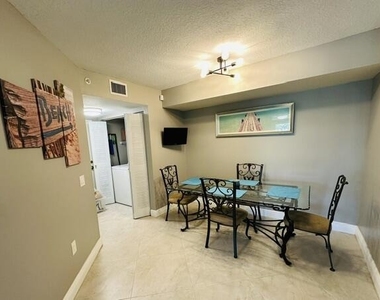 902 Villa Circle - Photo Thumbnail 6