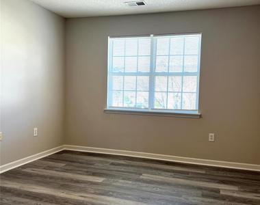 7699 Petrea Lane - Photo Thumbnail 6