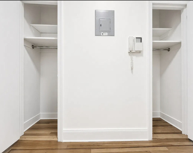 214 East 51st Street - Photo Thumbnail 2