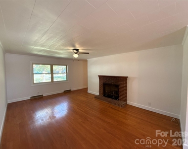 805 E Iredell Avenue - Photo Thumbnail 7