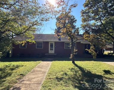 805 E Iredell Avenue - Photo Thumbnail 1