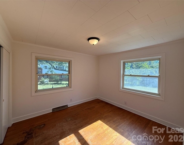 805 E Iredell Avenue - Photo Thumbnail 11