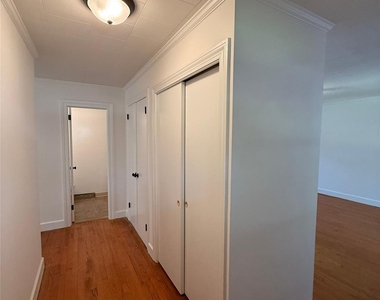 805 E Iredell Avenue - Photo Thumbnail 8