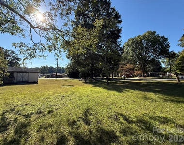 805 E Iredell Avenue - Photo Thumbnail 16