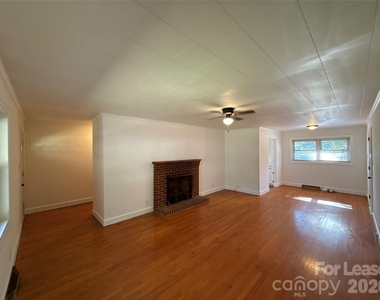 805 E Iredell Avenue - Photo Thumbnail 6