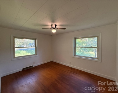 805 E Iredell Avenue - Photo Thumbnail 10