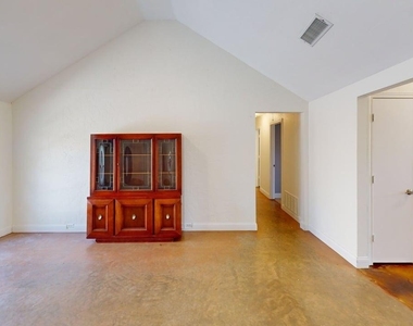 1617 Oak Creek Drive - Photo Thumbnail 4