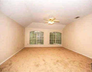 824 Foxwood Lane - Photo Thumbnail 10