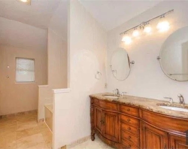 824 Foxwood Lane - Photo Thumbnail 15