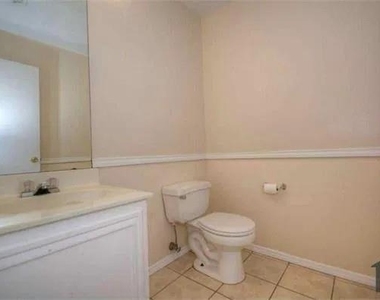 824 Foxwood Lane - Photo Thumbnail 18
