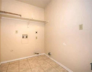 824 Foxwood Lane - Photo Thumbnail 20