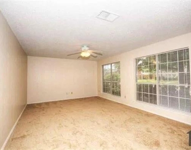824 Foxwood Lane - Photo Thumbnail 9