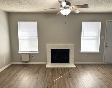 1131 Dallas Drive - Photo Thumbnail 3