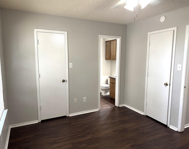 1131 Dallas Drive - Photo Thumbnail 13