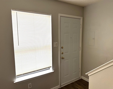 1131 Dallas Drive - Photo Thumbnail 2