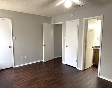 1131 Dallas Drive - Photo Thumbnail 10