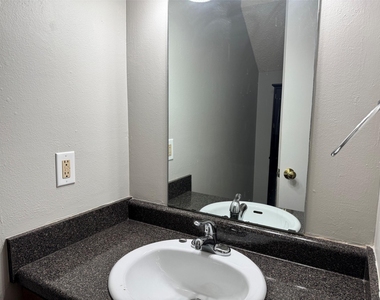 1131 Dallas Drive - Photo Thumbnail 6