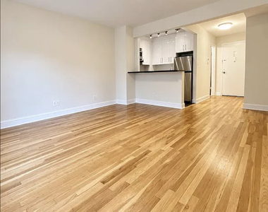 151 West 16th Street - Photo Thumbnail 2