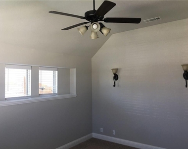2103 Glorioso Lane - Photo Thumbnail 2